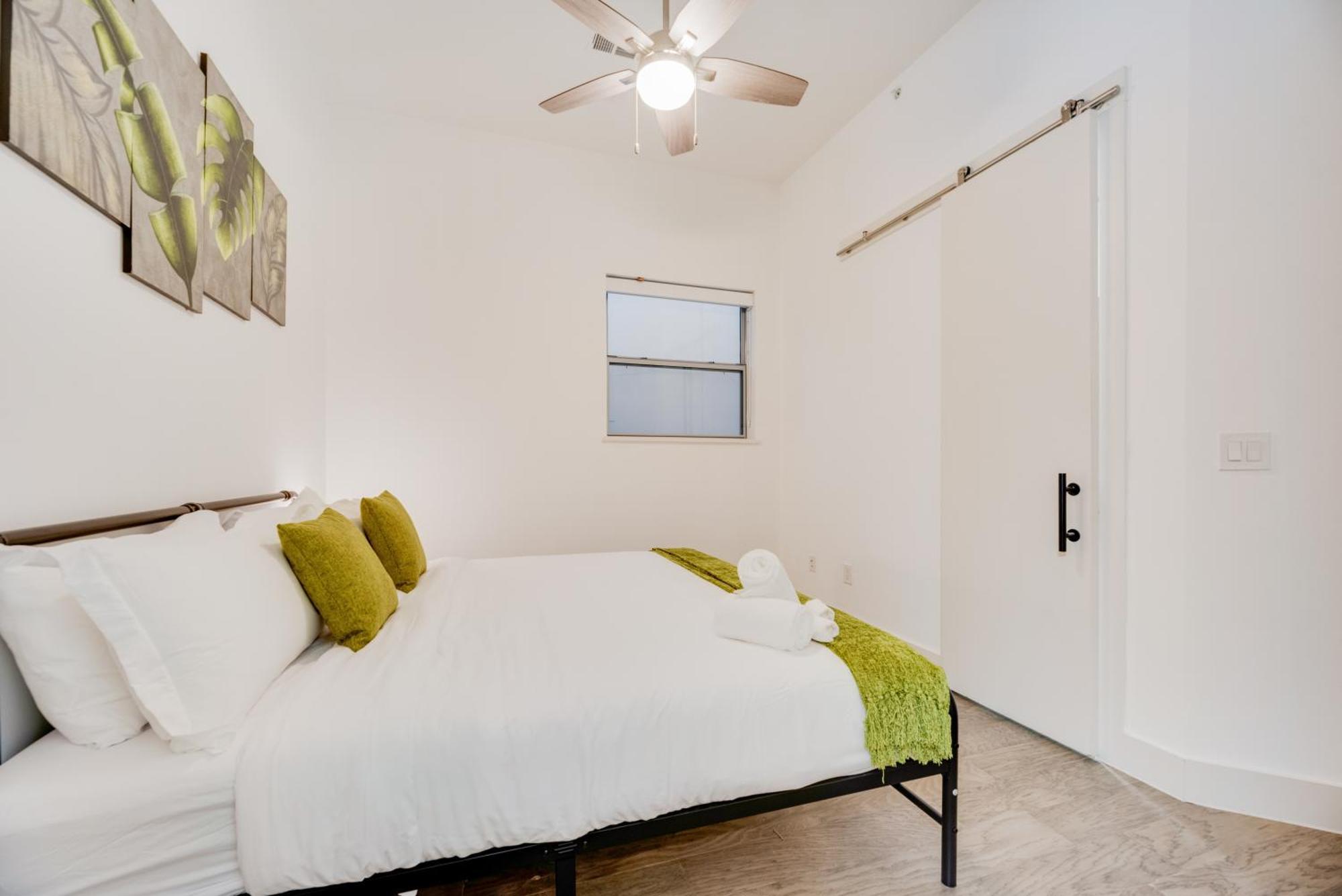 Snappy Loft Style 2Br I Gym I Parking I Workspace دالاس المظهر الخارجي الصورة