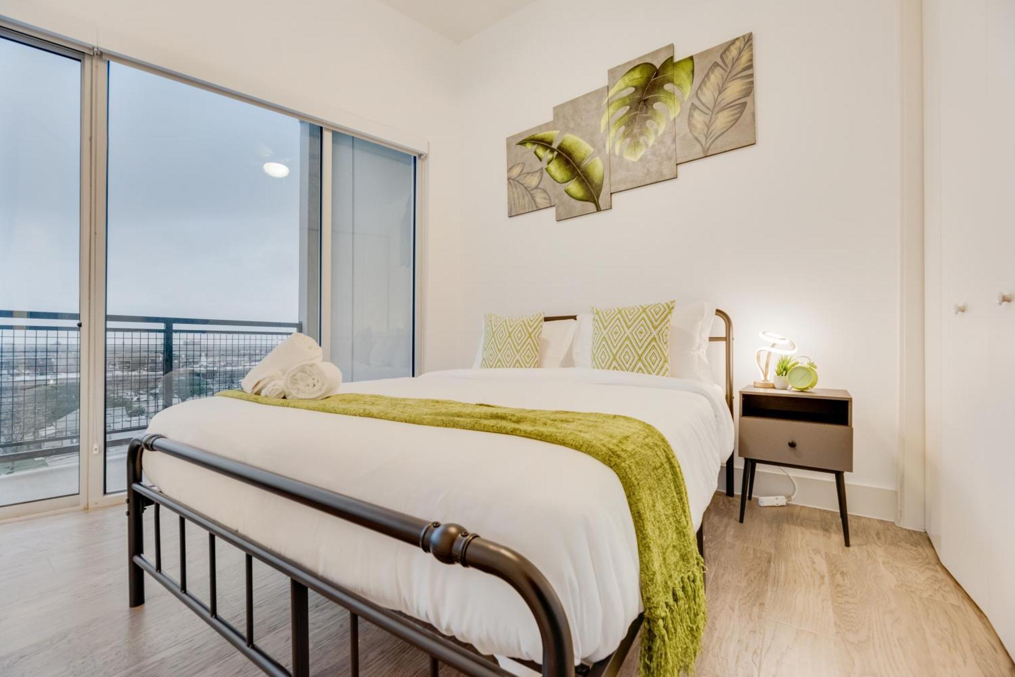 Snappy Loft Style 2Br I Gym I Parking I Workspace دالاس المظهر الخارجي الصورة