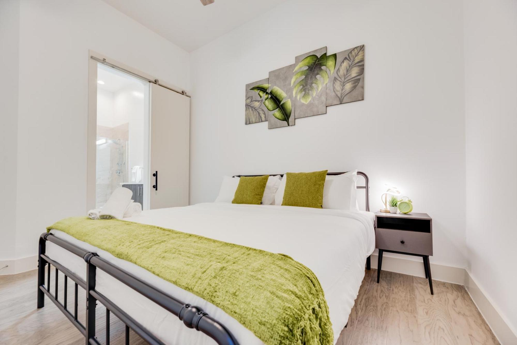 Snappy Loft Style 2Br I Gym I Parking I Workspace دالاس المظهر الخارجي الصورة